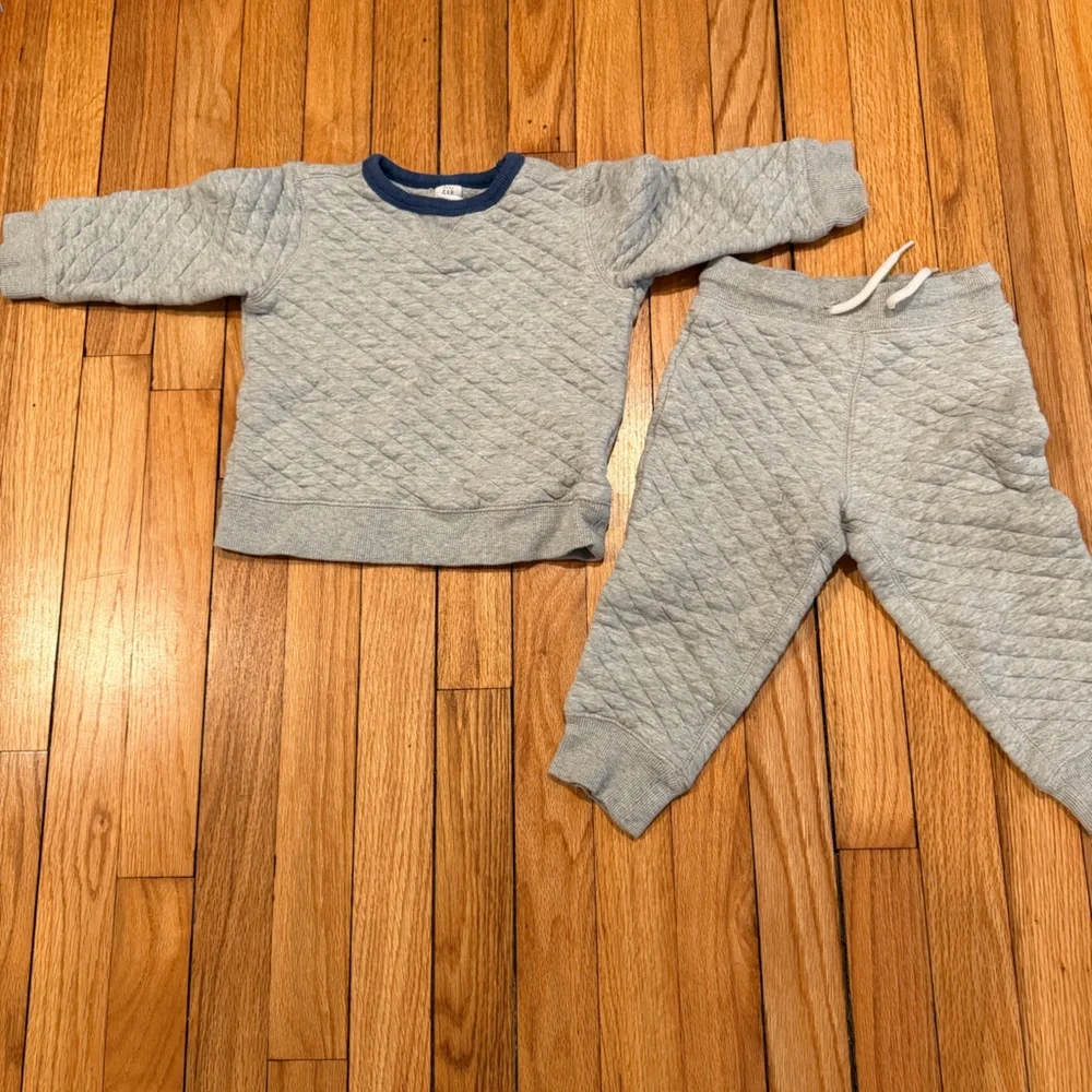 GAP Kids Gray Quilted Sweat Outfit
